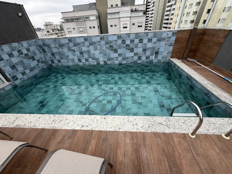 Piscina no terraço do Place Aclimação — foto real de 26/09/2026