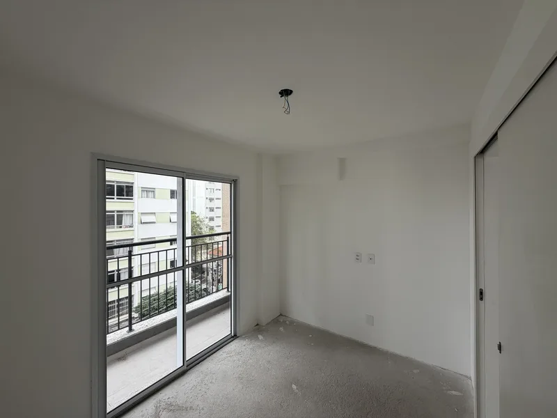 Apartamento 52: quarto com varanda — foto real de 26/09/2026