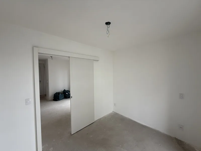 Apartamento 52: porta de correr do quarto — foto real de 26/09/2026